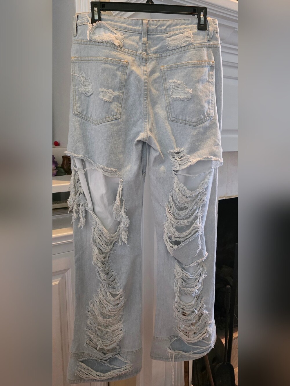 PrettyLittleThing Light Blue Distressed Boyfriend Jeans - Picture 2 of 5